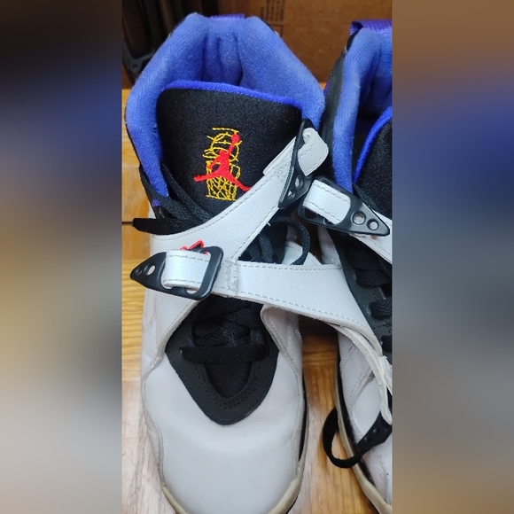 Nike Air Jordan 8 Retro ‘Three-Peat’ Youth Size 5Y  305368-142 - Picture 3 of 12